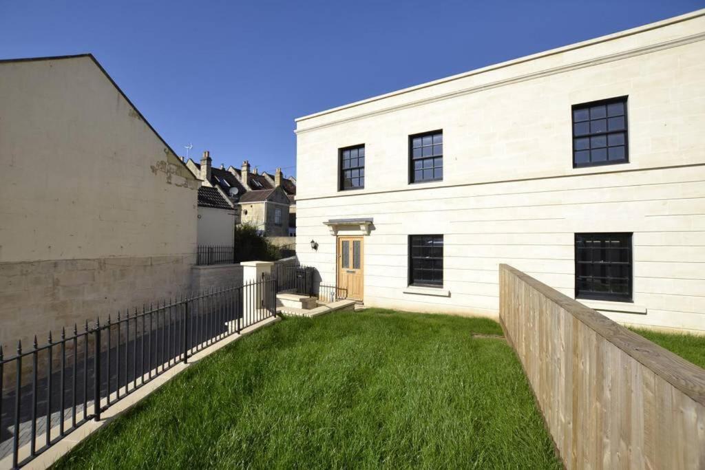 Villa Fantastic 3-Bed House With Parking Bath Exterior foto