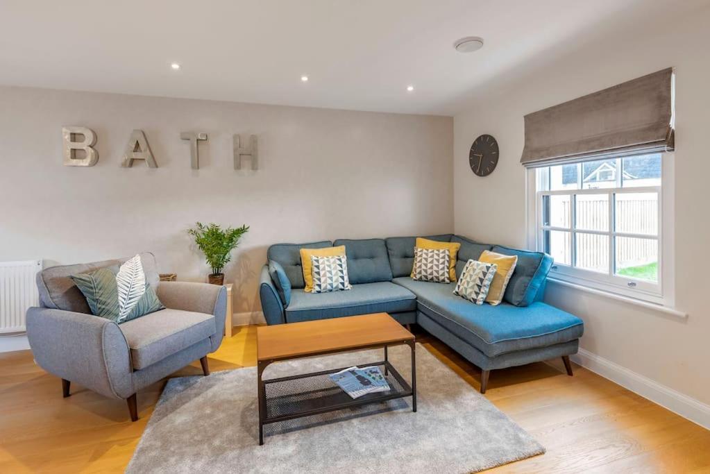 Villa Fantastic 3-Bed House With Parking Bath Exterior foto